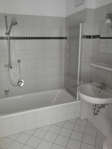 Bad mit Wanne